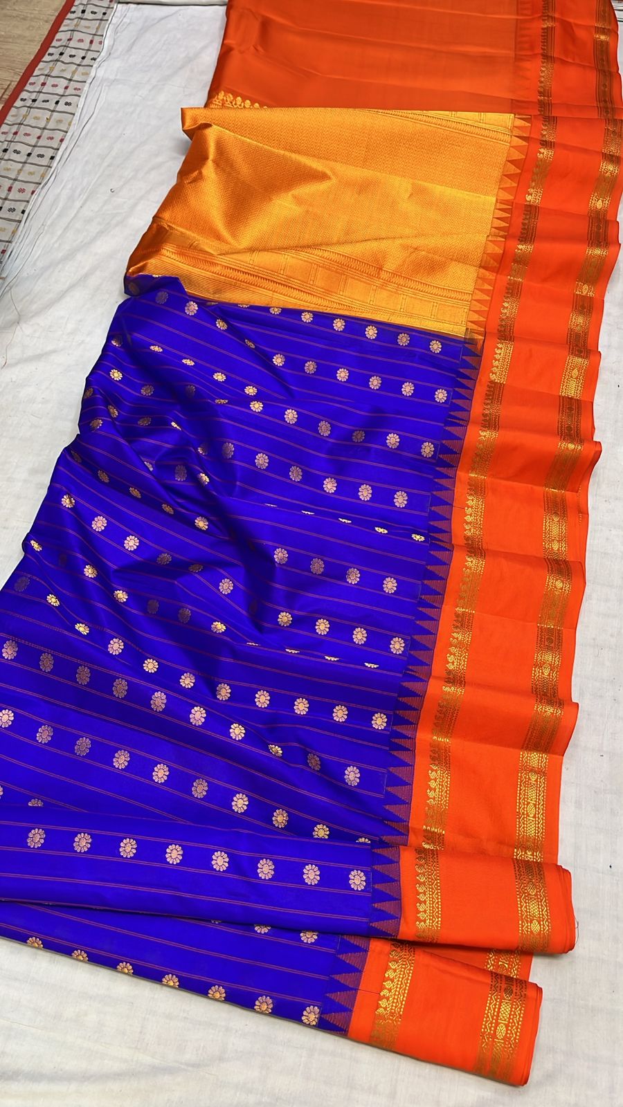 ✨✨Pure Gadwal Traditional Border Pattu Sarees with contrast blouse ✨✨
