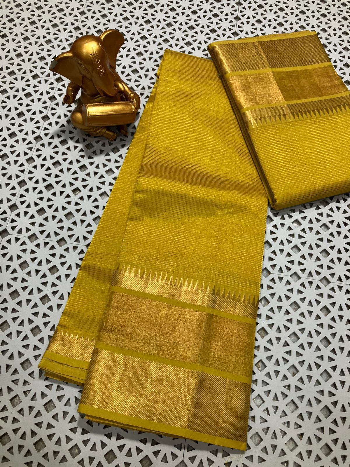 *Material*:Mangalagiri pure pattu by cotton

*Model*:250k jari border plain pure pattu sarees

Running pallu and blouse