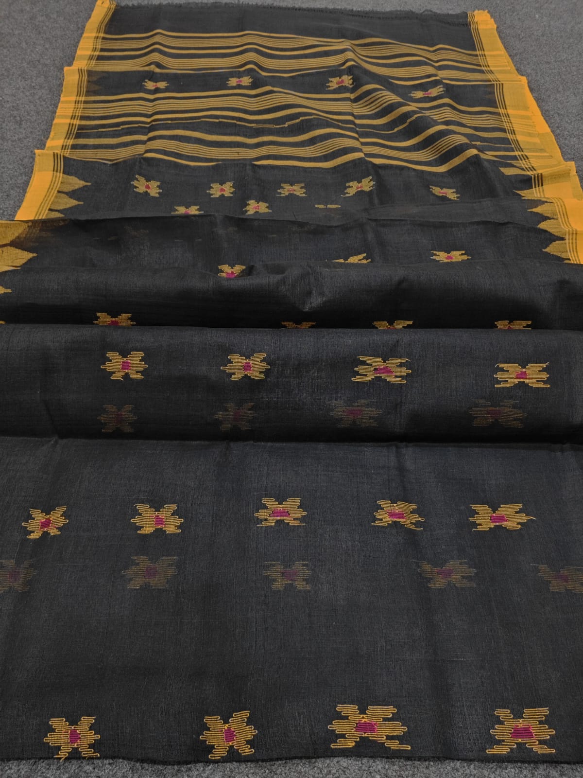 Authentic handloom 
monipuri cotton saree
With bp