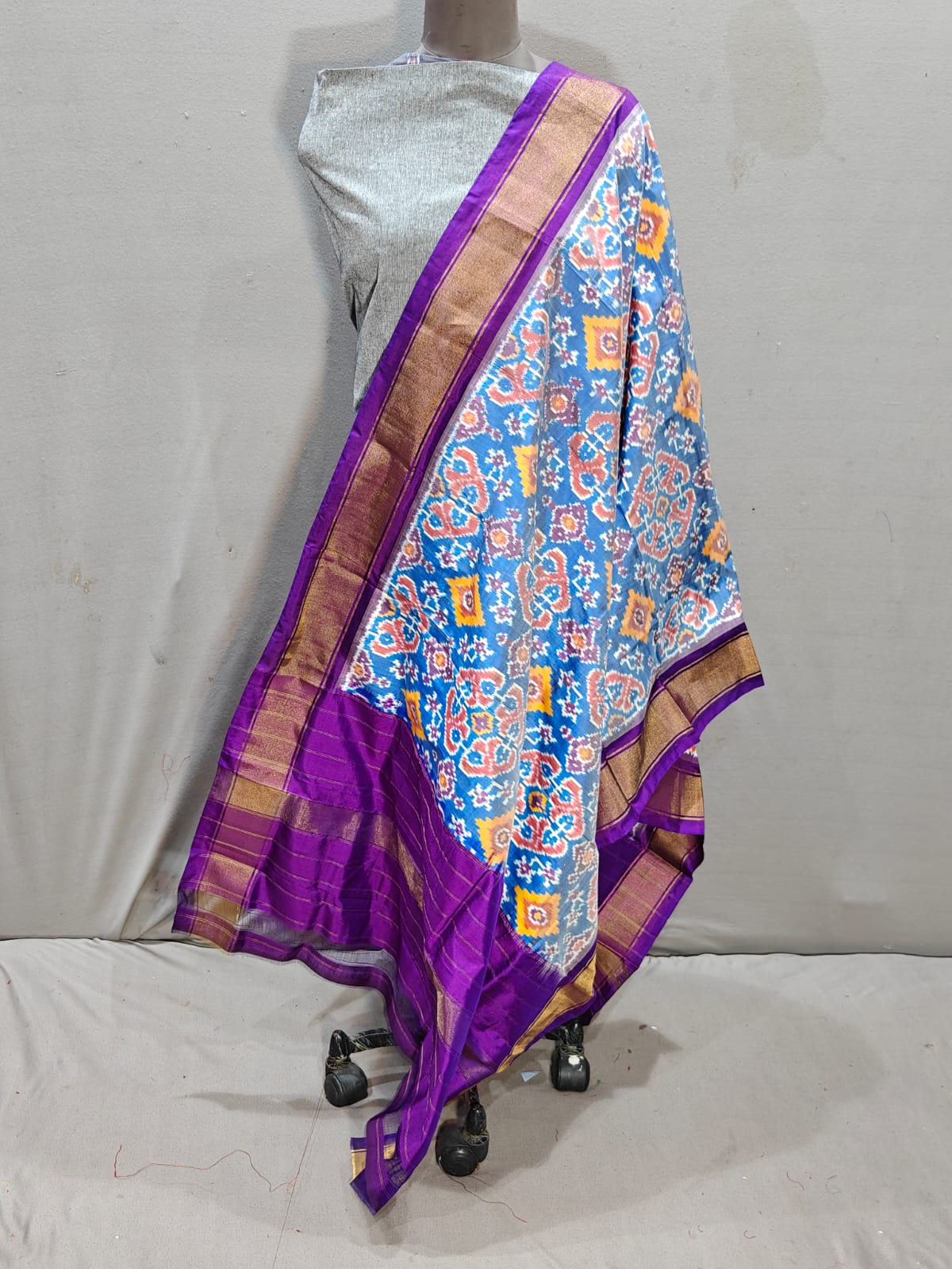 Pochampally IKKAT SILK duppata*
🎉*Length: 2.5 meters*
🎉*Height: 36 inches*