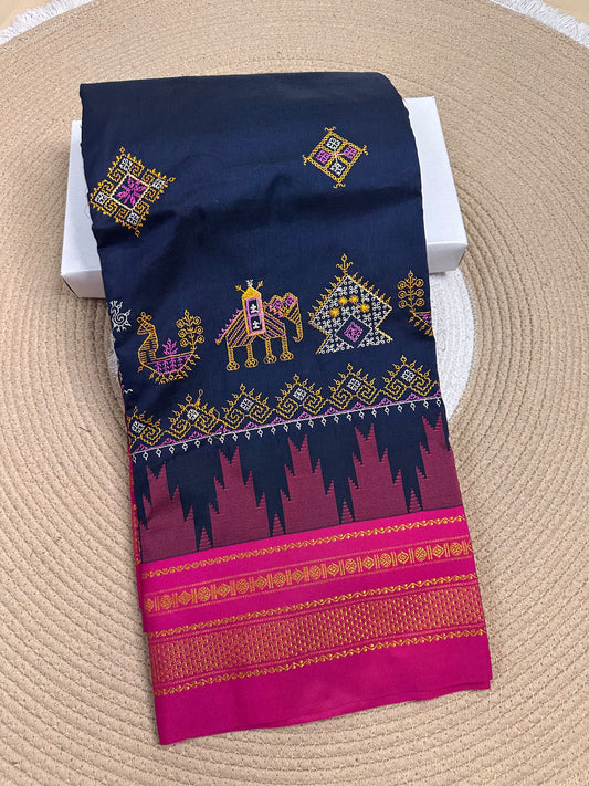 Material - Maserised cotton 
Border - Temple border, Chikki Paras
Saree Name -Tana warpa kasuti saree 
Pallu -Ilkal pallu
Blouse -contrast
Handloom -no
Saree length- 6.2