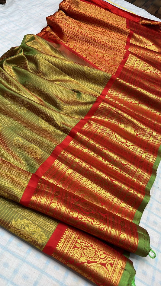 ✨✨Pure Gadwal Traditional
          Border Brocade 
          Pattu Sarees ✨✨
