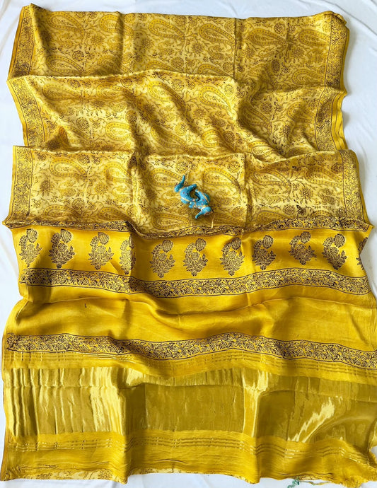 Expo quality *Pure 100% LAGDI PATTA MODAL Gajji Silk Saree*
Bagru handblock print
Ajrakh print & Rapid print 
Print detail's 
*Ayurveda Redefined Anar chilka*
*Nashpal dye Ajrakh print*
*Hand Block & dabu print*
 Use only natural 
(Pomegranate peel)
With beautiful printed blouse 
Saree length:- 6.5m with blouse 👚 
Premium quality