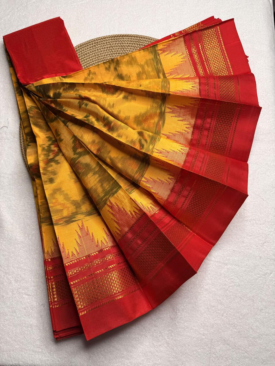 Material - pure silk 
Border - chikki paras
Saree Name -ilkal pure silk horizontal and also vertical stripes jari with temple border saree
Pallu -silk pallu
Blouse -contrast
Handloom -yes
Saree length- 6.2