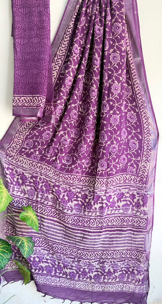 👌🏻Linen collection 👌🏻
.... *Hand* block printed linen saree with blouse.....
Size 6.5 with blouse
Natural dye n colour
 
Pure hand ( without screen print ) 