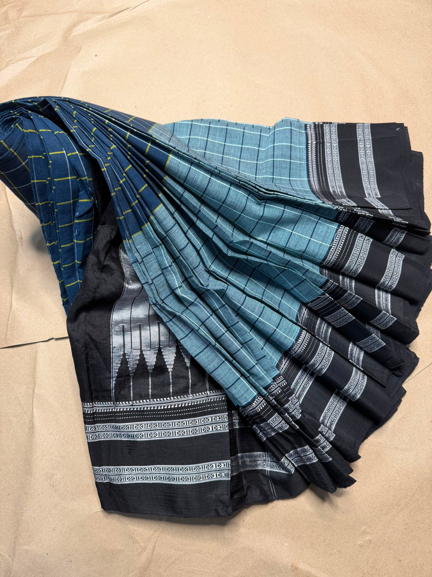 Material - viscos by cotton with Cotton By Cottan 
Border - *Gayatri And Chikki Big border 
Saree Name -ilkal special Gayatri saree
Pallu -*silk pallu*
Blouse -running
Handloom - *Hand Loom*
Saree length- 7.2