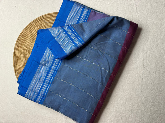 Cotton saree Chikki paras
Material - cotton by cotton 
Border - Chikki  border 
Saree Name - Ilkal cotton Chikki  sarees
Pallu - silk pallu 
Blouse -running
Handloom -yes
Saree length- 6.2
