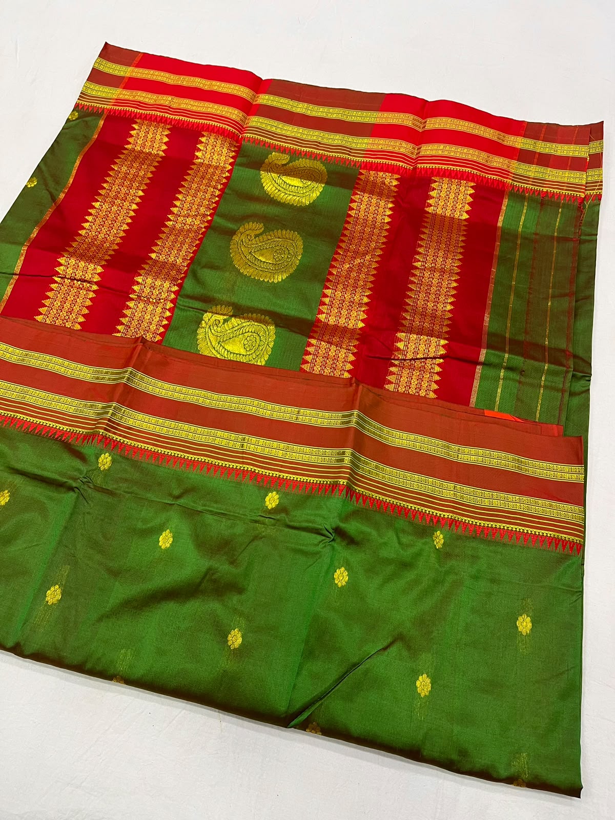 *Narayanpeth silk saree*
Running blouse 
Shoulder butti 
Pure silk
*Price: 6300/- + ship*