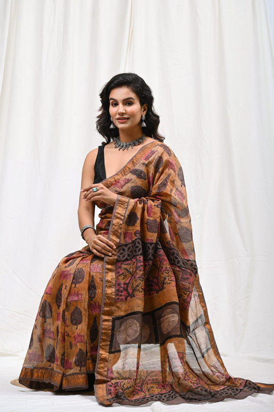 🍁new arrival🍁
Naspal pomegranate print 
👌Maheswari silk saree👌
Hand block printed Maheswari silk sarees with blouse
Size- 6.5 with blouse
Quality- silk by silk
Approx weight- 470 gram
👉Pure hand block
 
