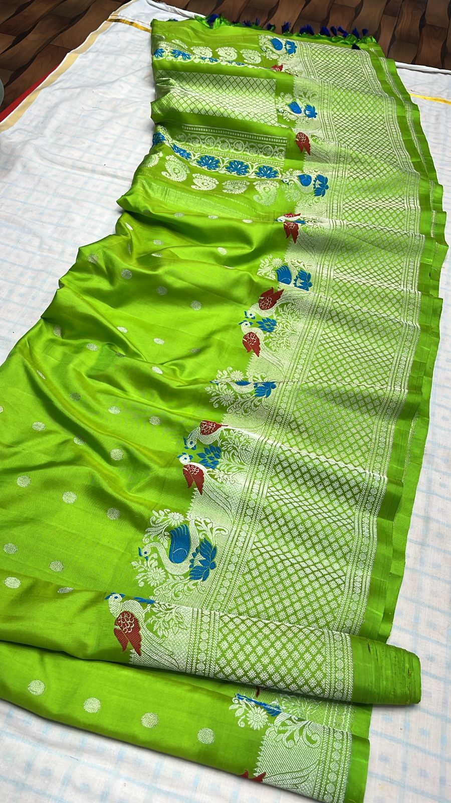 ✨✨Pure Gadwal Traditional Meena Turning Border Pattu Sarees ✨✨

💫💫Perfect for weddings & special occasions💫💫
