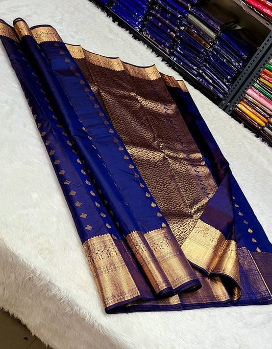 *100% PURE  Pure Silk KanjeevaramPURAM HANDWOVEN VERY PREMIUM QUALITY 1G SELF PATTERN SILK SAREES*

*1 GRAM GOLD PURE ZARI WEAVING*
*SILK MARK CERTIFICATE ATTACHED*

GOLD ZARI WEAVING PAKKKA HANDLOOM

EXCLUSIVE COLLECTION SUNDAY OFFER

