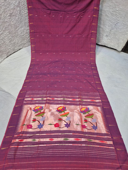 Ek muniya 
cotton handwoven
 paithanis
