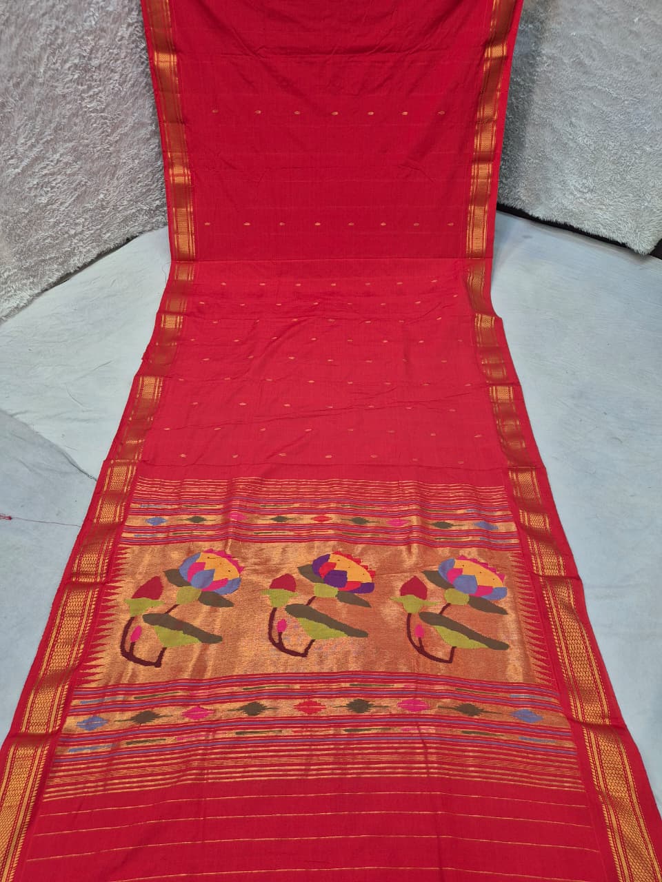 Yeola cotton paithani*
Pure cotton 
Handloom saree
Traditional Narali border 
Running blouse 
Shoulder butta 