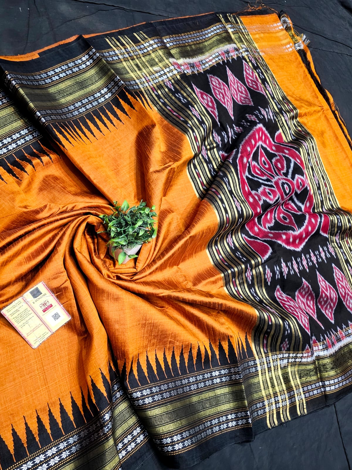 High demanding design 
*Pure Raw silk Handlloom ikkat and vidarbha (karvati kinar) temple border saree or ikkat pallu with contrast blouse*
silkmark certified
