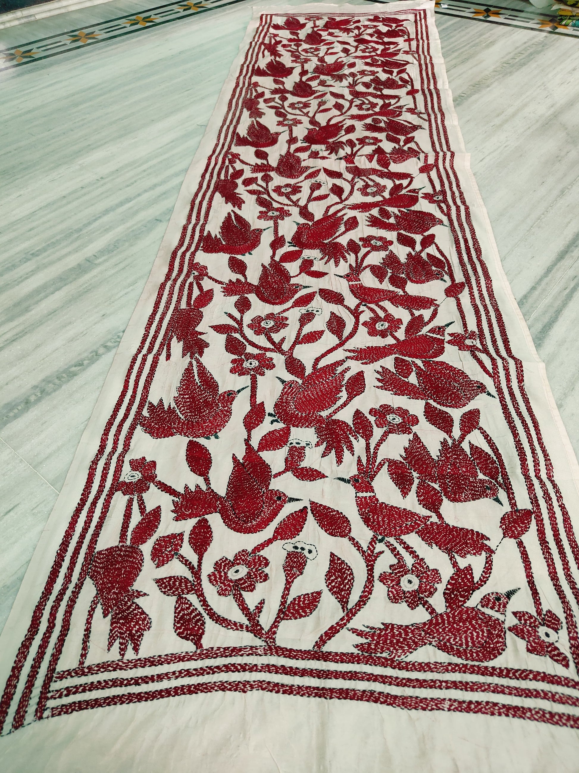These are Tussar Slik  kantha stoles
Length 2.15/2.2 meter ( Approx)
Bohor 22' (Approx)