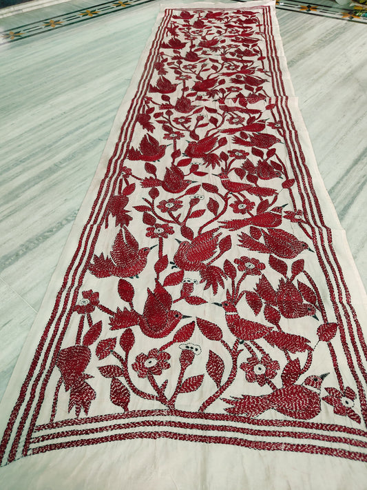 These are Tussar Slik  kantha stoles
Length 2.15/2.2 meter ( Approx)
Bohor 22' (Approx)