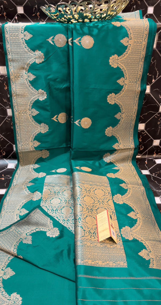 Exclusive Pure Katan Silk Handloom Saree
All-Over Alfi Boota | Kaduwa Border | Pista Zari Work
Rich Pallu | Running Blouse | Silk Mark Certified
Lightweight, Smooth & Soft