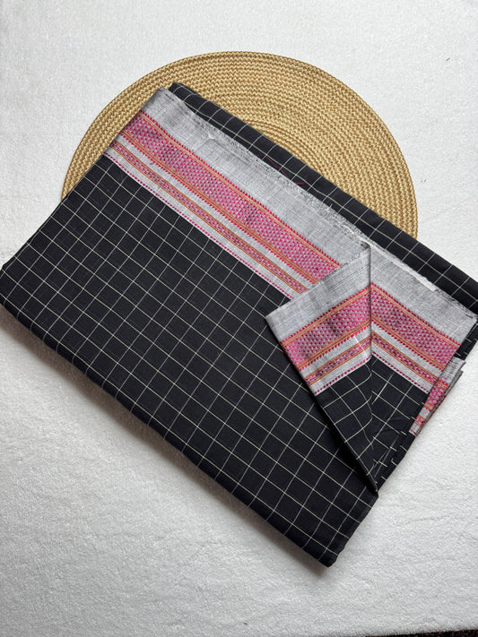 Cotton saree Chikki paras
Material - cotton by cotton 
Border - Chikki  border 
Saree Name - Ilkal cotton Chikki  sarees
Pallu - silk pallu 
Blouse -running
Handloom -yes
Saree length- 6.2
