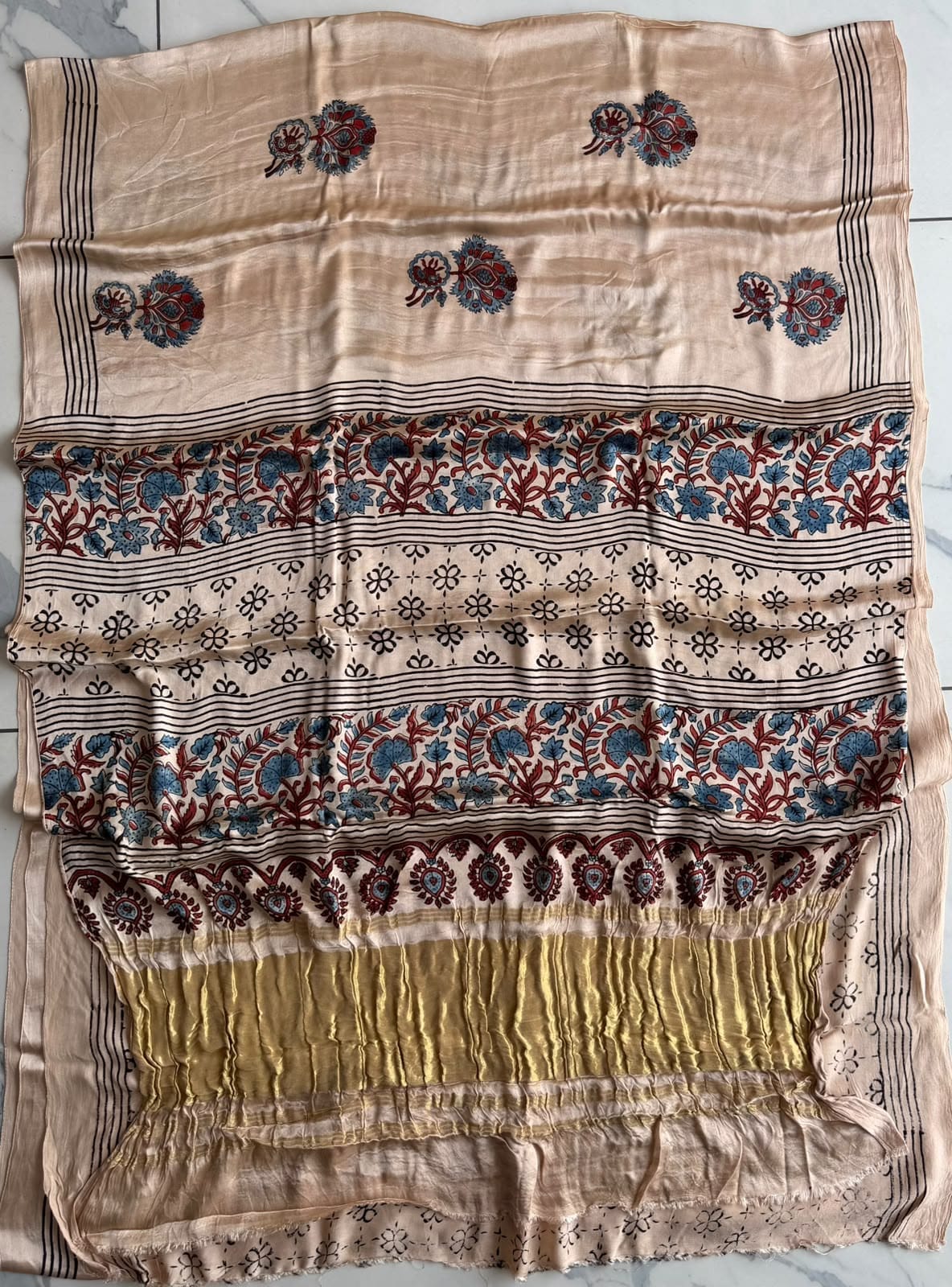 New Arrival Premium Modal Silk 2pc Suit
Top – Modal Silk (2.50 mtr)
Dupatta – Modal Silk (2.50 mtr)
Vanaspati Ajrakh
Kutch Ajrakh Elegant look | Premium Quality | Festive & Party Wear
