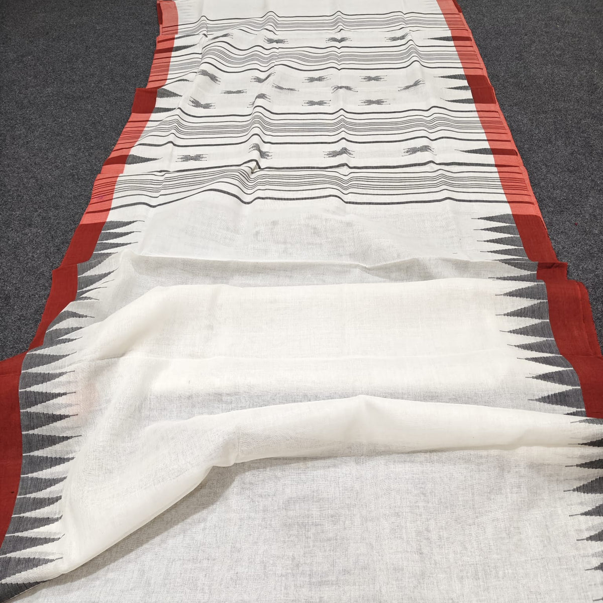 Authentic handloom 
monipuri cotton saree
With bp