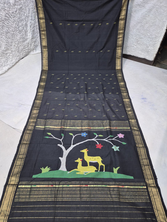 Yeola cotton paithani*
Pure cotton 
Handloom saree
Traditional Narali border 
Running blouse 
Shoulder butta 