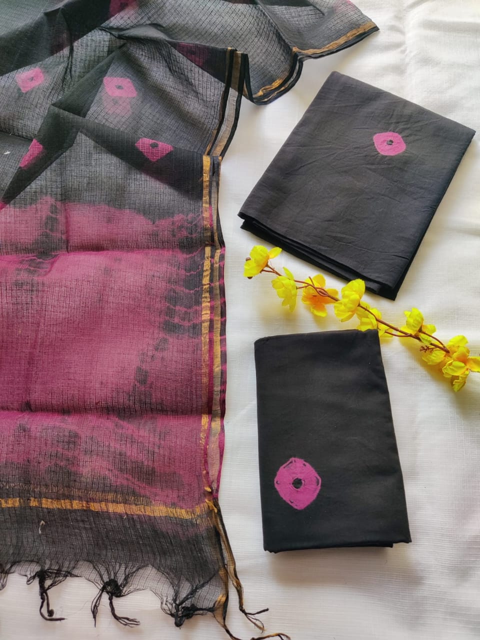 Now new arrivals 

Block printed cotton suit with kota doriya duppta 

Top @ bottom *cotton*
Duptta  *kota doriya*