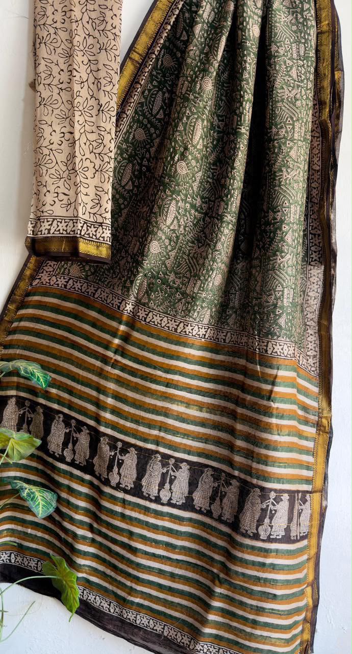🍁Beautifully Crafted Maheshwari Silk Saree  collection🍁
 Specially Designed in Bagru  jahota rapid dabu hand block print
100% Natural Dye
Fabric : Maheshwari Silk 
Length : 5.5 Meters
Blouse Piece : 0.90 Meter
