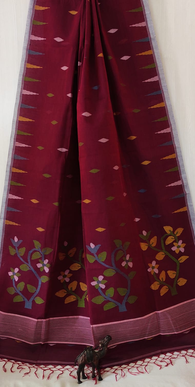 Very exclusive,Beautiful 100 Count pure 
Cotton by Cotton Hand Spoon jamdani 
with temple border with very 
elegant jamdani motif pallu
Without bp