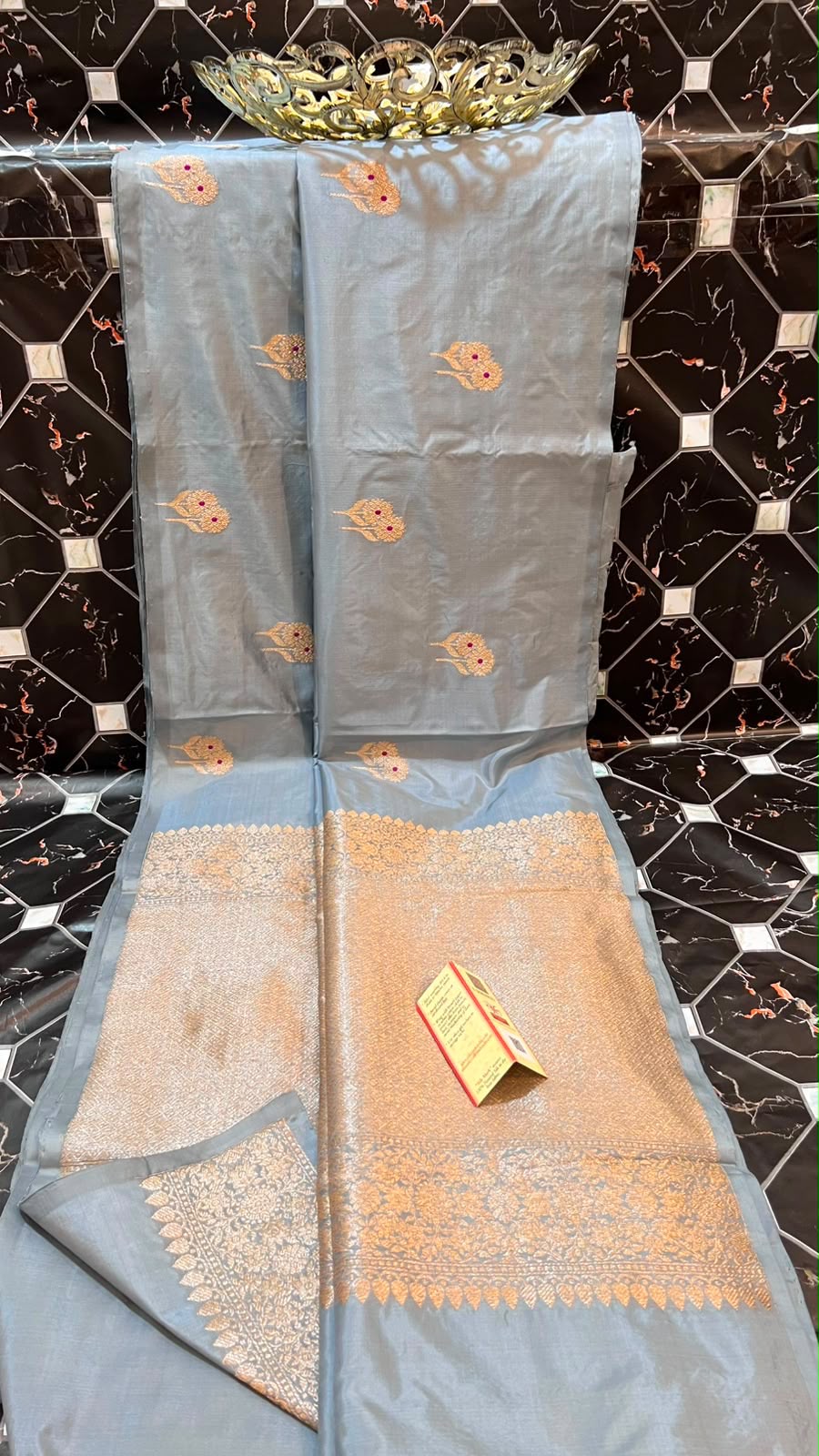 EXCLUSIVE HANDLOOM PURE KATAN SILK
• Fancy Katan, Double Warp
• All-over Meenakari Poth Boota
• Piping Kanji Border with Antique Zari
• Rich Pallu & Heavy Blouse
• Silk Mark Certified
• Smooth & Soft