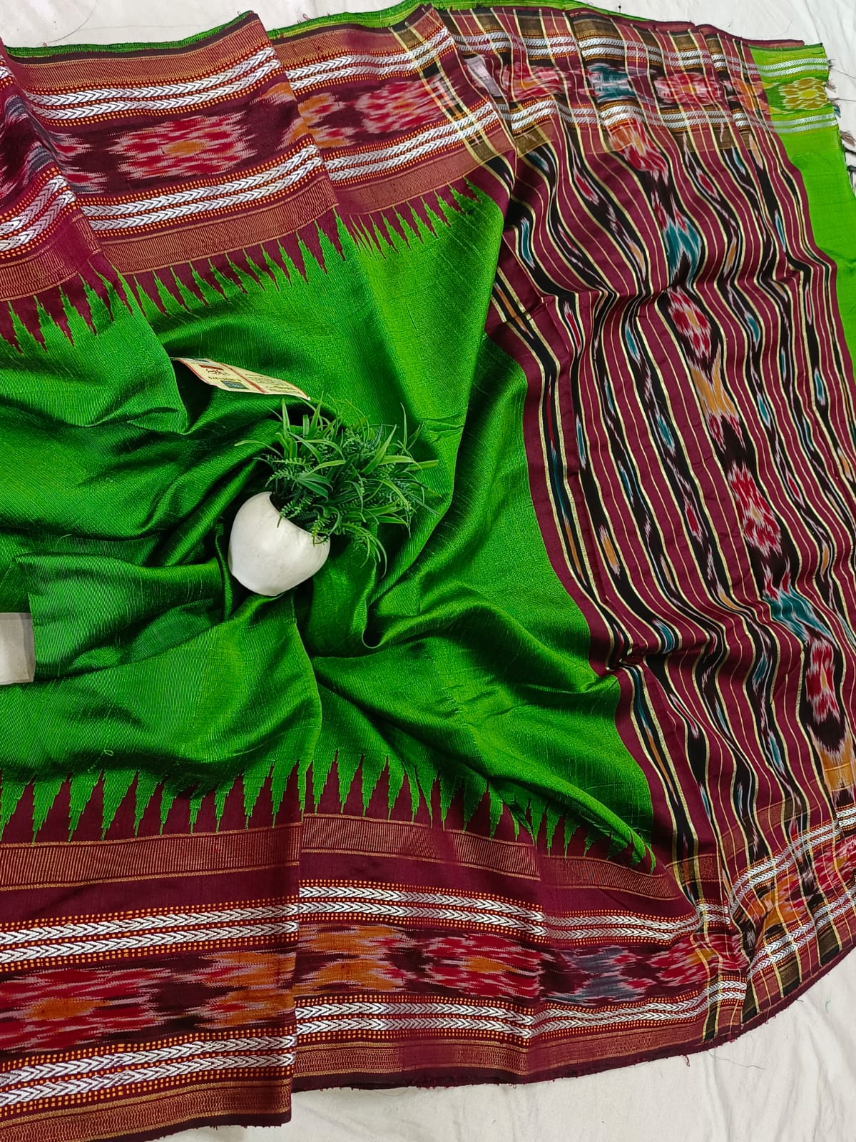 *Pure raw silk handloom Ikkat and vidarbha temple border saree with contrast blouse*
Pure raw silk saree
Silk mark certified
Handloom made
Best quality
Ready to despatch