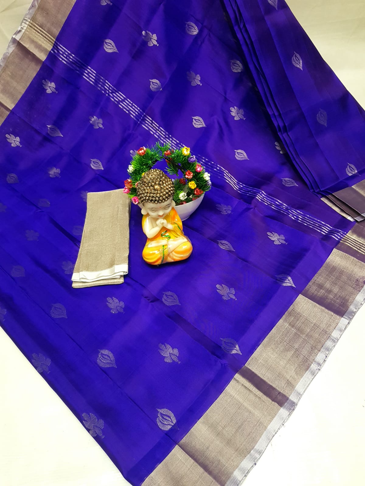 🌹uppada pattu🌹                                    💐 🌹  Dollar buta sarees 🌹💐
 🌹Good quality 💐👌👌👌
 Fabric: uppada pattu/pattu 💐💐
