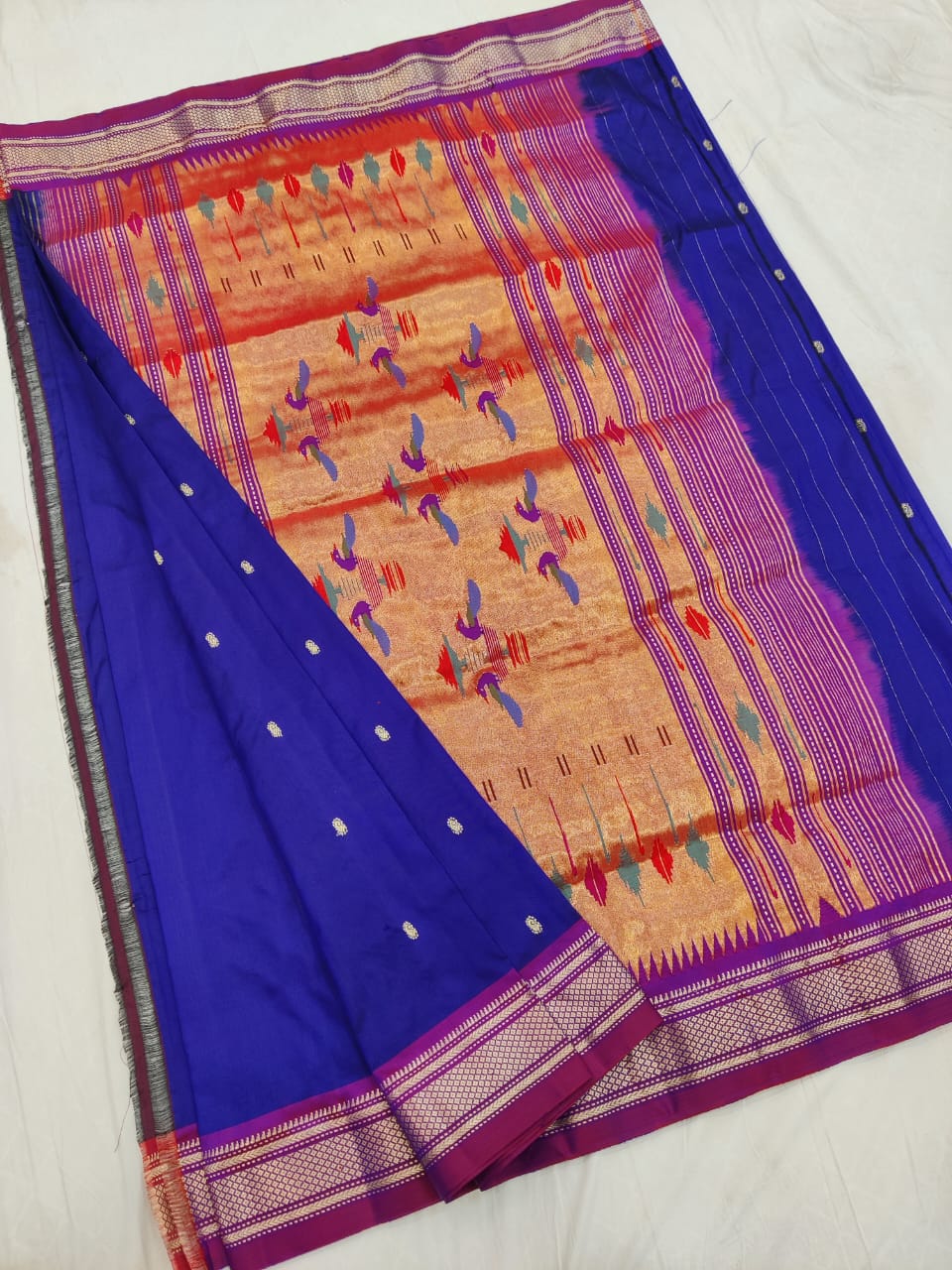 Parnyavi | Pure silk handloom Paithani Saree