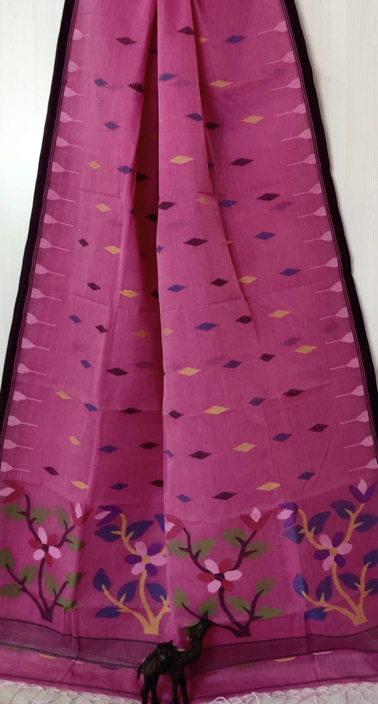 Very exclusive,Beautiful 100 Count pure 
Cotton by Cotton Hand Spoon jamdani 
with temple border with very 
elegant jamdani motif pallu
Without bp