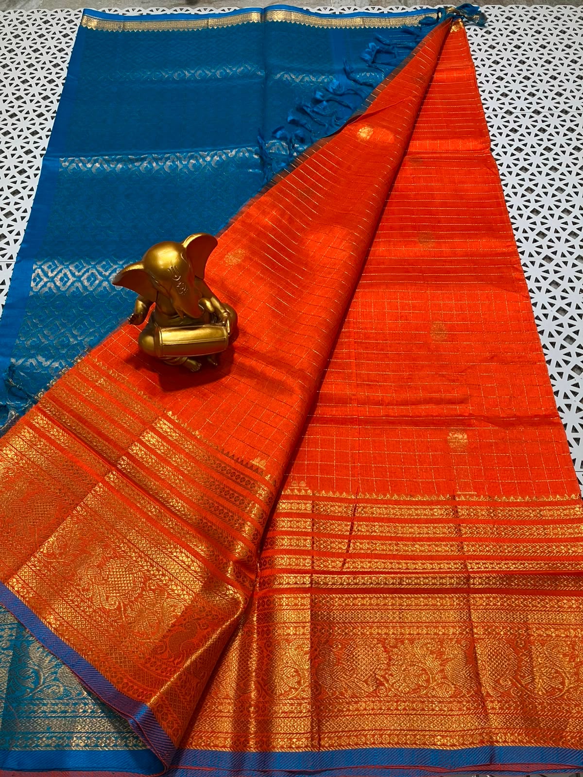 *Material*:Mangalagiri Pattu by cotton
*Model*:Kanchi border checks and butta Pattu sarees
Contrast pallu and blouses 
Running pallu and blouses 