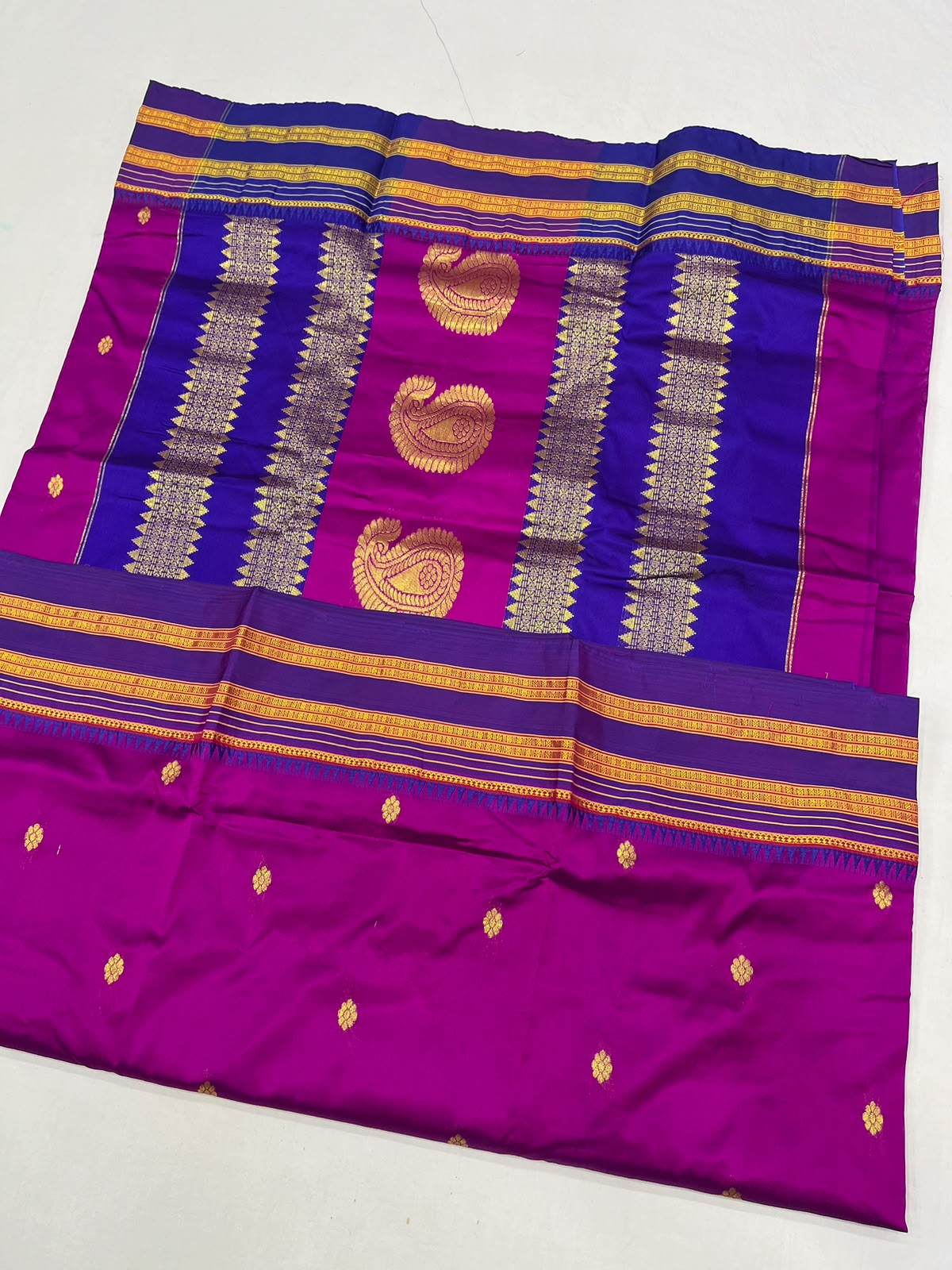 *Narayanpeth silk saree*
Running blouse 
Shoulder butti 
Pure silk
*Price: 6300/- + ship*
