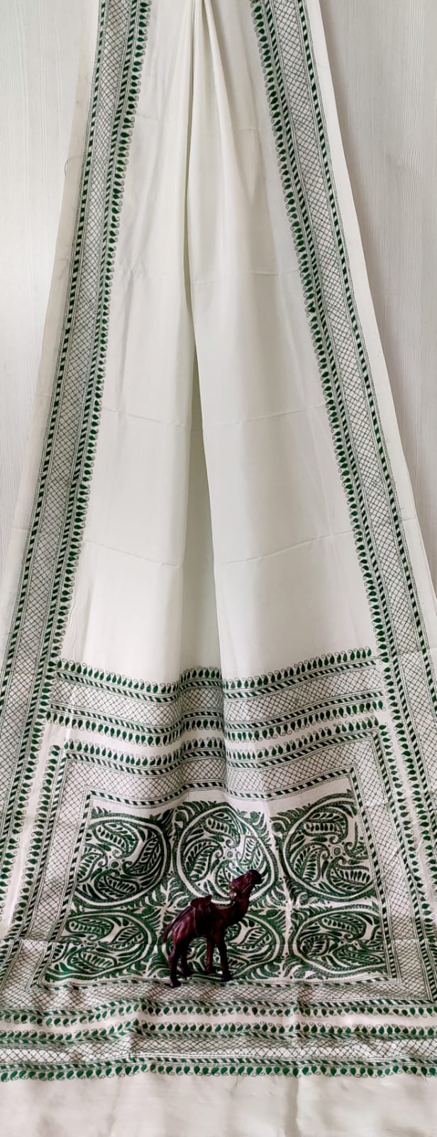 Beautiful kantha work on blended Bangalore silk
With kantha stich work bp