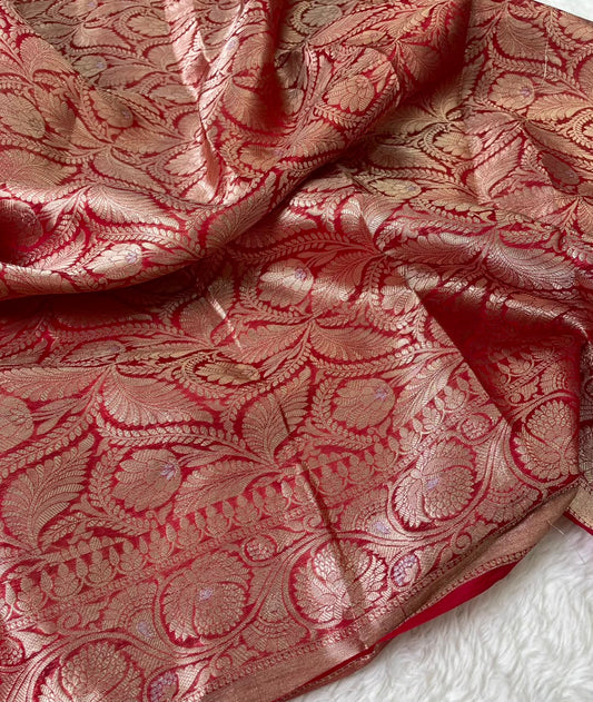 Pure Banarasi Kora Organza Arashi Dyed Saree ✨
Elegant handloom Kora silk with unique 
Arashi Shibori-inspired patterns. Lightweight, graceful & exclusive.