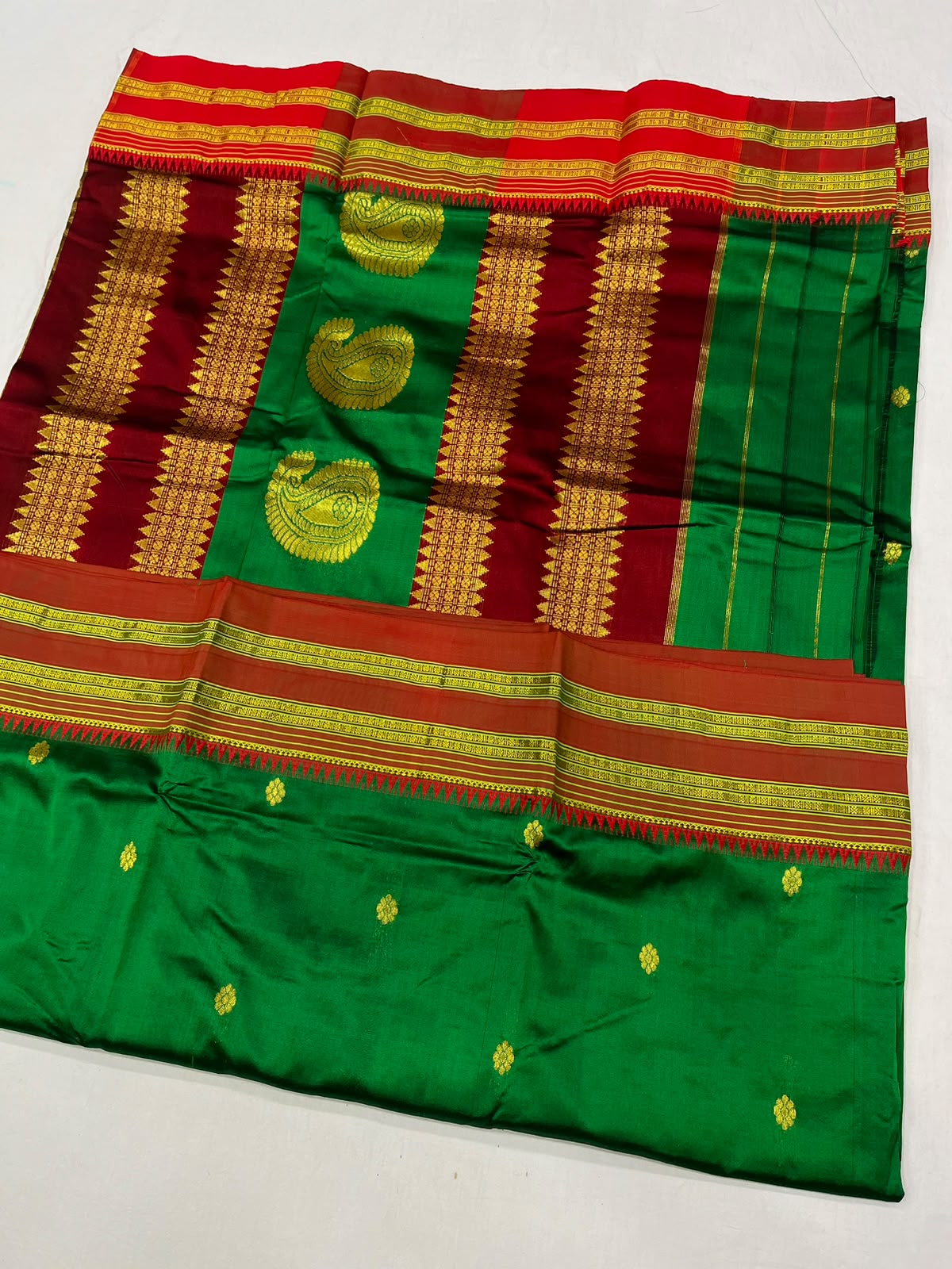 *Narayanpeth silk saree*
Running blouse 
Shoulder butti 
Pure silk
*Price: 6300/- + ship*
