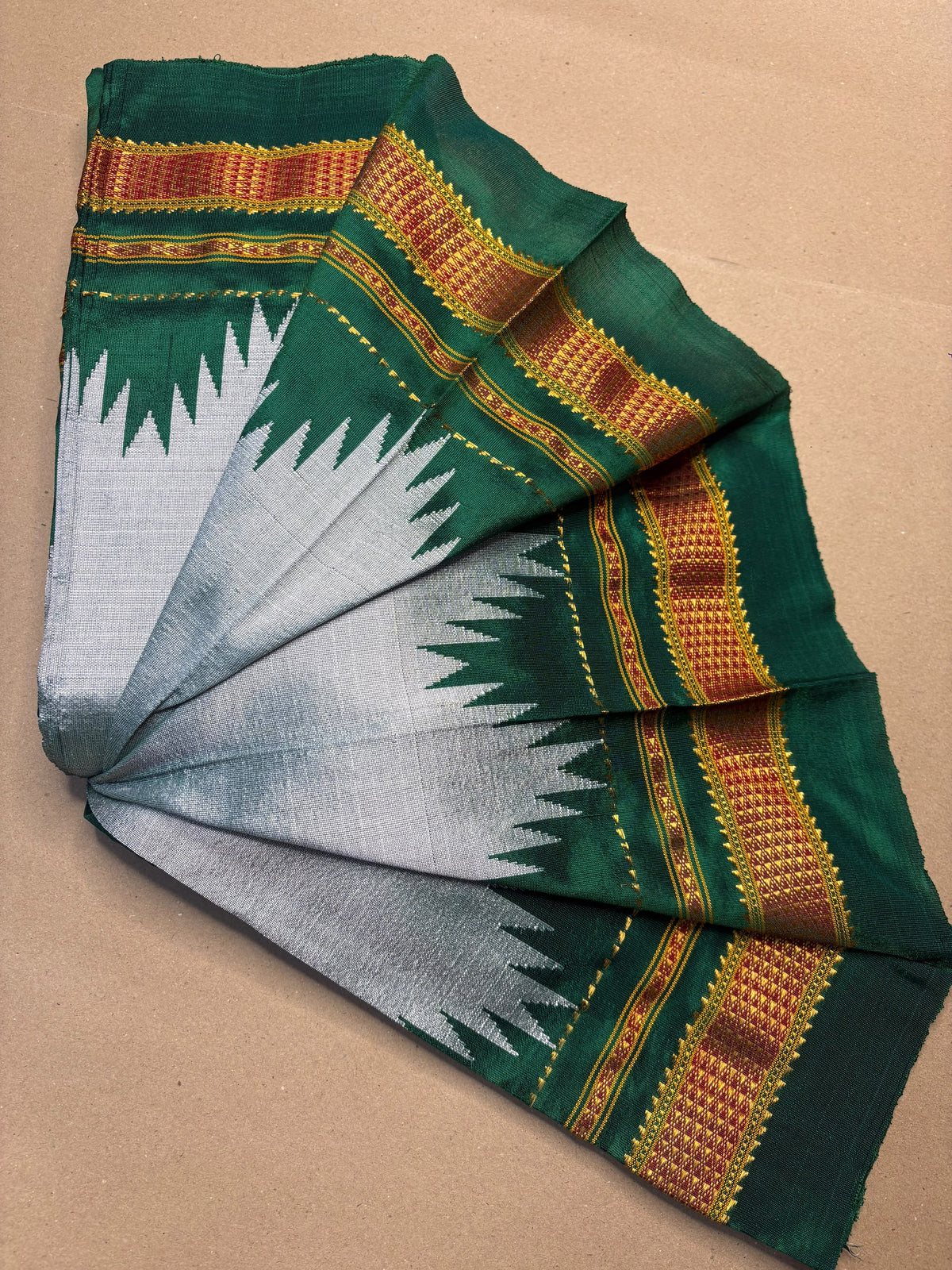 100%silk saree chikki paras Temple silk saree silk pallu contrast saree 6.2m