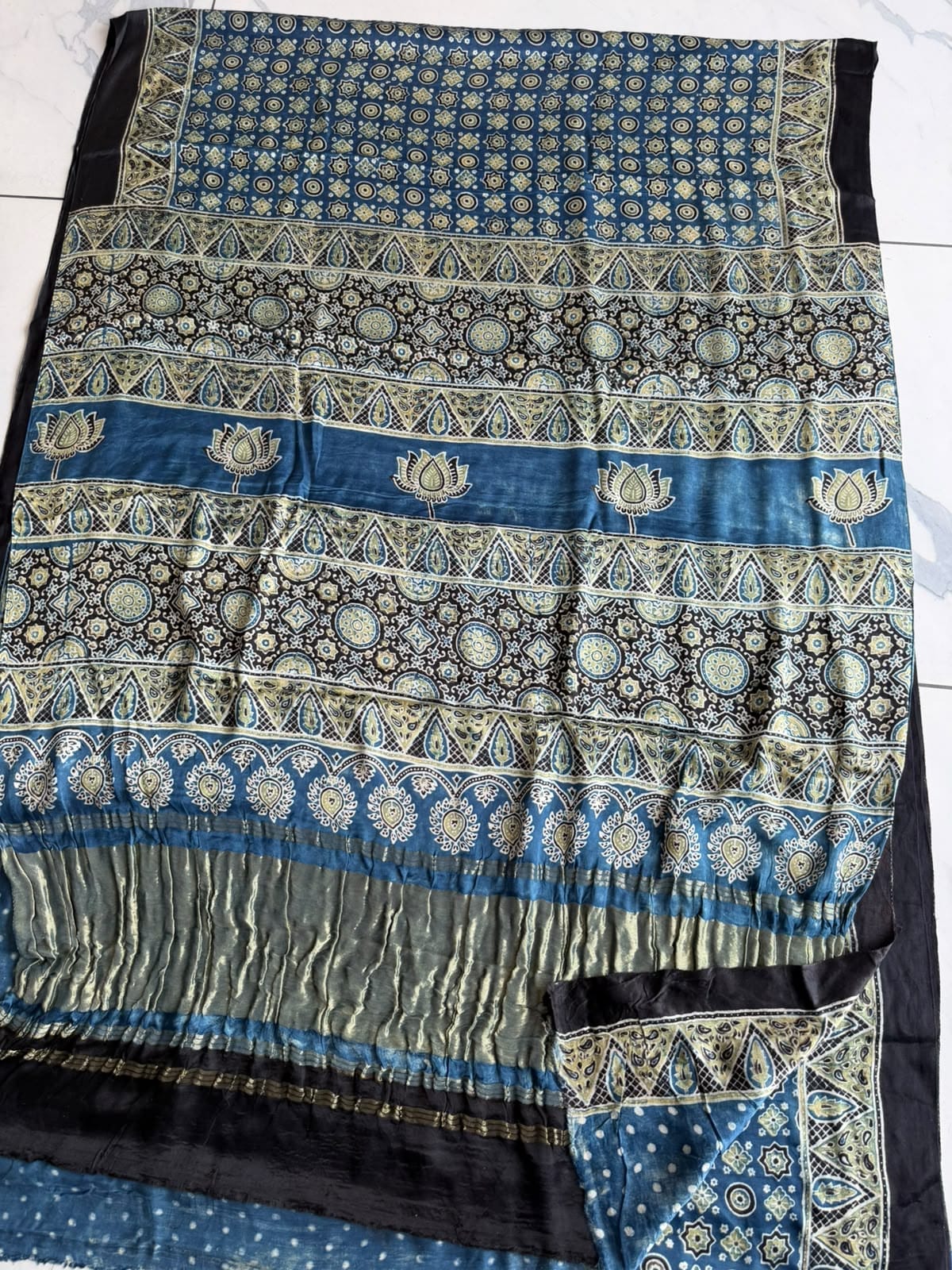 New Arrival Premium Modal Silk 2pc Suit
Top – Modal Silk (2.50 mtr)
Dupatta – Modal Silk (2.50 mtr)
Vanaspati Ajrakh
Kutch Ajrakh Elegant look | Premium Quality | Festive & Party Wear
