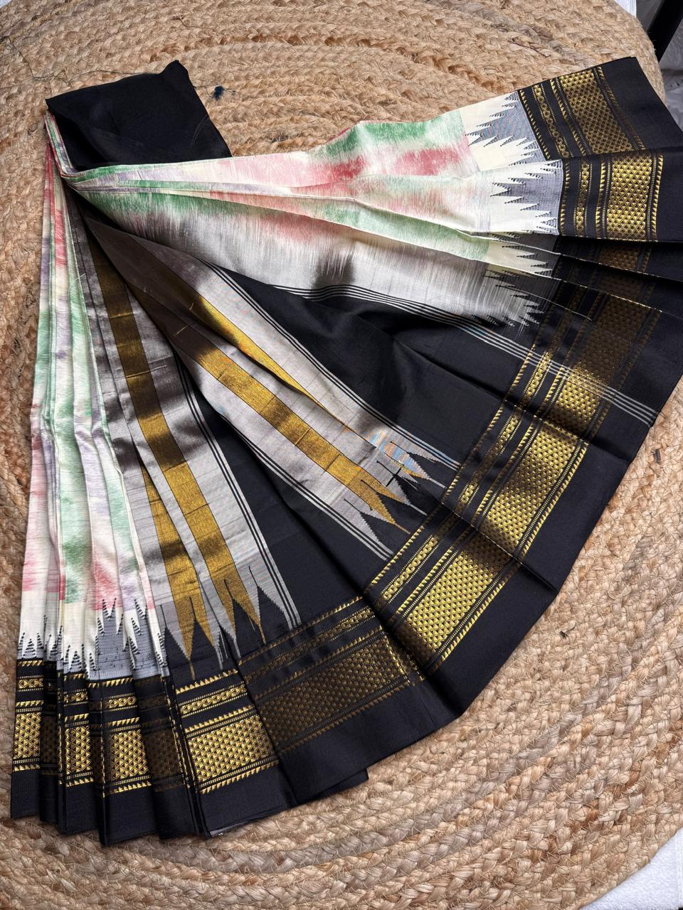 Material - pure silk 
Border - chikki paras
Saree Name -ilkal pure silk horizontal and also vertical stripes jari with temple border saree
Pallu -silk pallu
Blouse -contrast
Handloom -yes
Saree length- 6.2