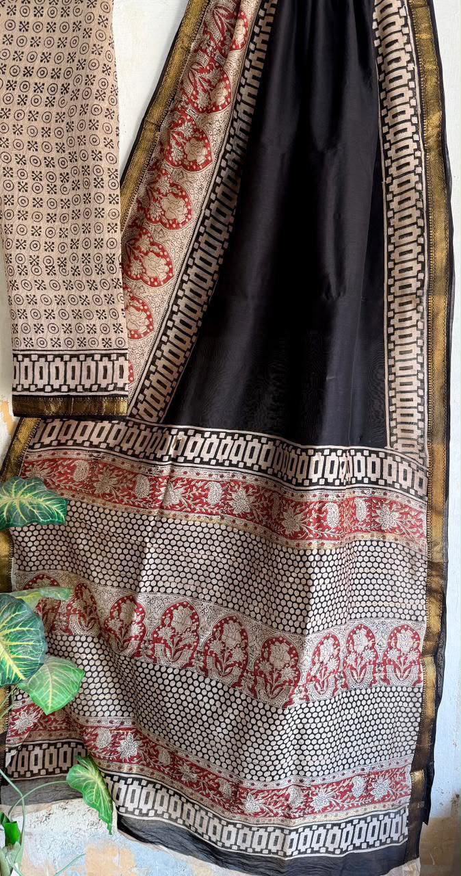 🍁Beautifully Crafted Maheshwari Silk Saree  collection🍁
 Specially Designed in Bagru  jahota rapid dabu hand block print
100% Natural Dye
Fabric : Maheshwari Silk 
Length : 5.5 Meters
Blouse Piece : 0.90 Meter
