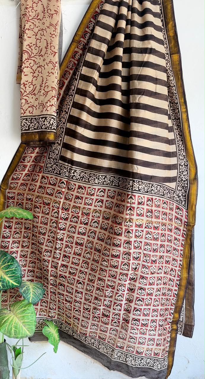 🍁Beautifully Crafted Maheshwari Silk Saree  collection🍁
 Specially Designed in Bagru  jahota rapid dabu hand block print
100% Natural Dye
Fabric : Maheshwari Silk 
Length : 5.5 Meters
Blouse Piece : 0.90 Meter