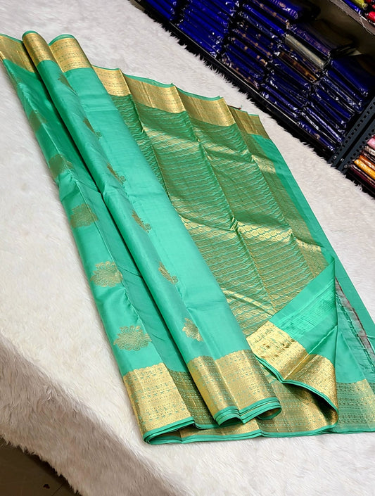 *100% PURE  Pure Silk KanjeevaramPURAM HANDWOVEN VERY PREMIUM QUALITY 1G SELF PATTERN SILK SAREES*

*1 GRAM GOLD PURE ZARI WEAVING*
*SILK MARK CERTIFICATE ATTACHED*

GOLD ZARI WEAVING PAKKKA HANDLOOM

EXCLUSIVE COLLECTION SUNDAY OFFER
