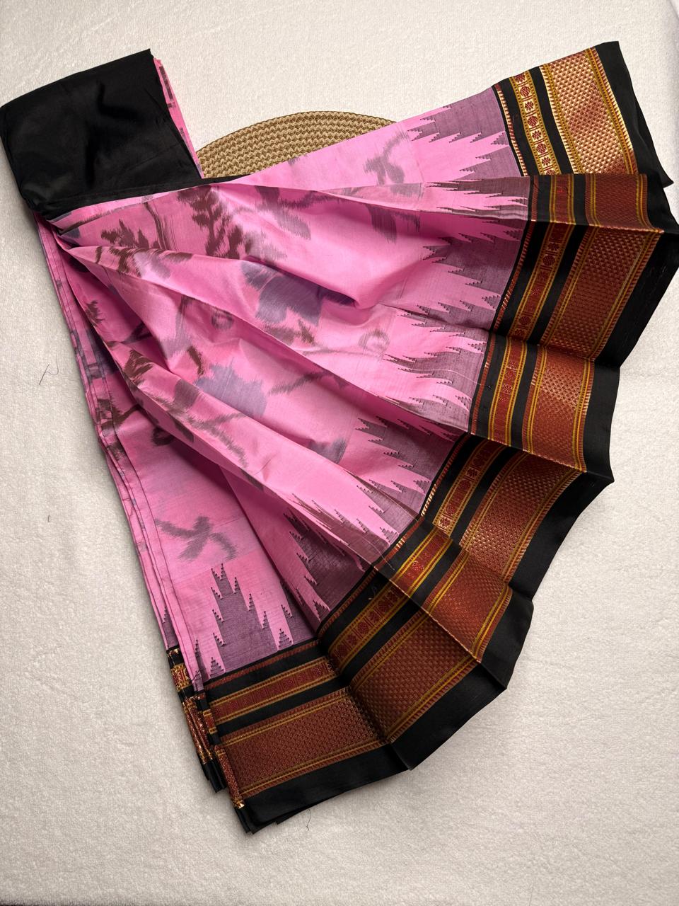 Material - pure silk 
Border - chikki paras
Saree Name -ilkal pure silk horizontal and also vertical stripes jari with temple border saree
Pallu -silk pallu
Blouse -contrast
Handloom -yes
Saree length- 6.2