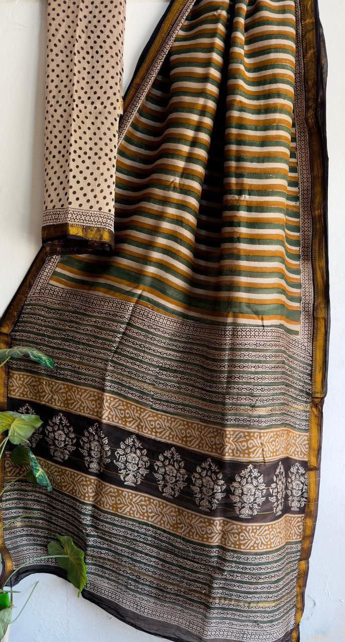 🍁Beautifully Crafted Maheshwari Silk Saree  collection🍁
 Specially Designed in Bagru  jahota rapid dabu hand block print
100% Natural Dye
Fabric : Maheshwari Silk 
Length : 5.5 Meters
Blouse Piece : 0.90 Meter