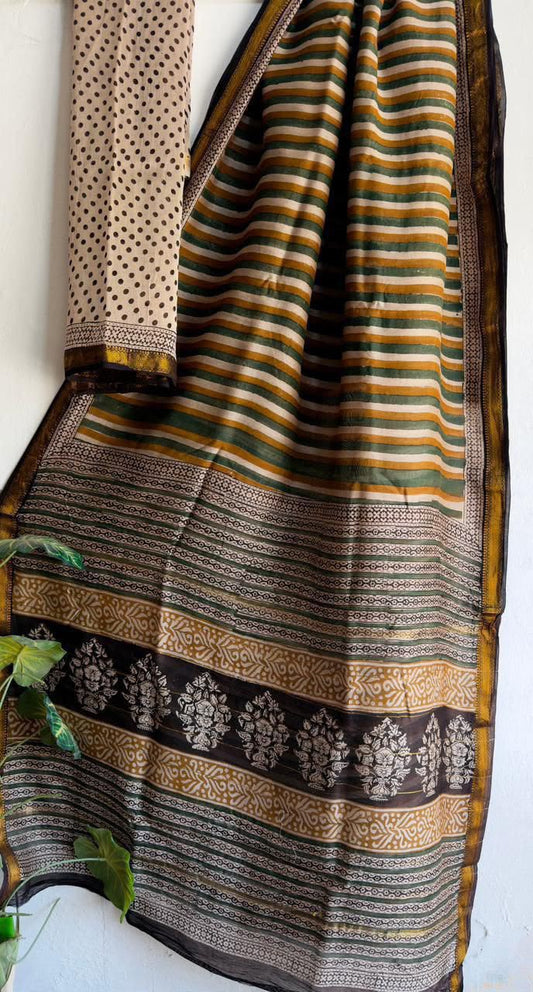 🍁Beautifully Crafted Maheshwari Silk Saree  collection🍁
 Specially Designed in Bagru  jahota rapid dabu hand block print
100% Natural Dye
Fabric : Maheshwari Silk 
Length : 5.5 Meters
Blouse Piece : 0.90 Meter