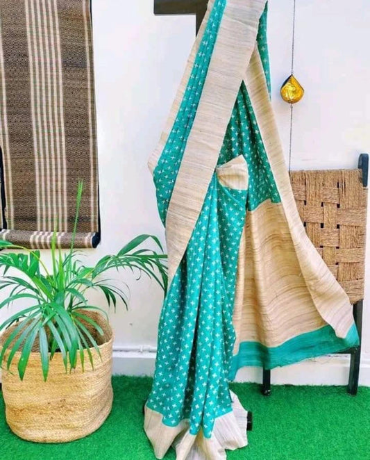 🪴New Design Of  Tussar By Ghicha Screen Print Silk Saree 
All Saree Comes  R Matching 
 Saree. Colour Tassels.
Hand Loom. Saree ..
Running Blouse..Pc ( Saree's Colour)
💯% Silk Saree Comes.With Silk Mark  Certificate (Tag)
Quality 💯% Assured