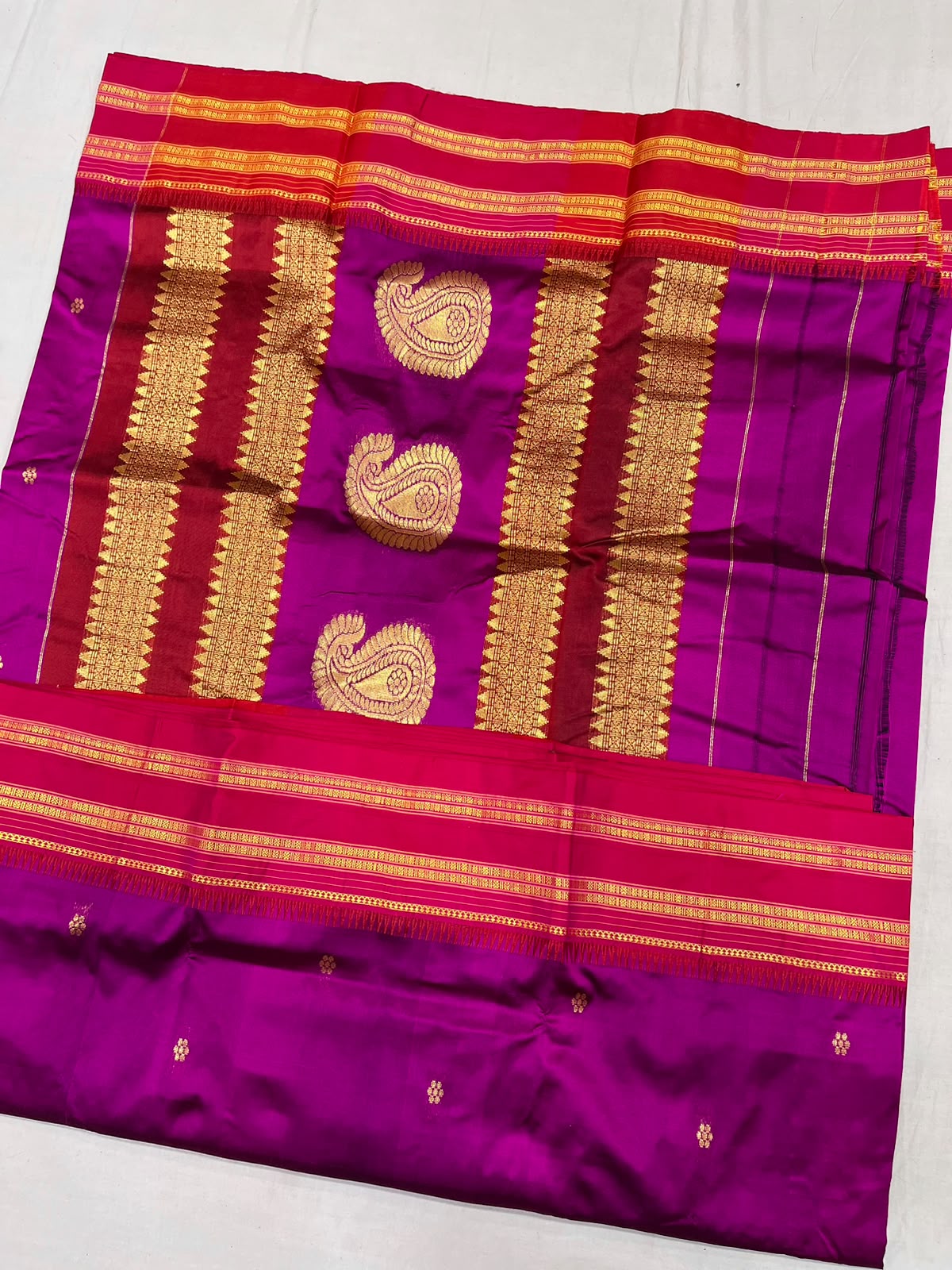 *Narayanpeth silk saree*
Running blouse 
Shoulder butti 
Pure silk
*Price: 6300/- + ship*