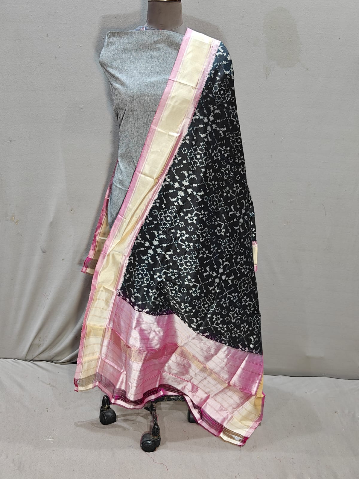 Pochampally IKKAT SILK duppata*
🎉*Length: 2.5 meters*
🎉*Height: 36 inches*